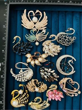 14pc Swan Brooch Pin Lot Rhinestone Crystal Gold Tone Bird Animal Jewelry